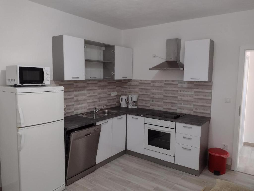 Gordana Apartmani Ljubač Exterior foto