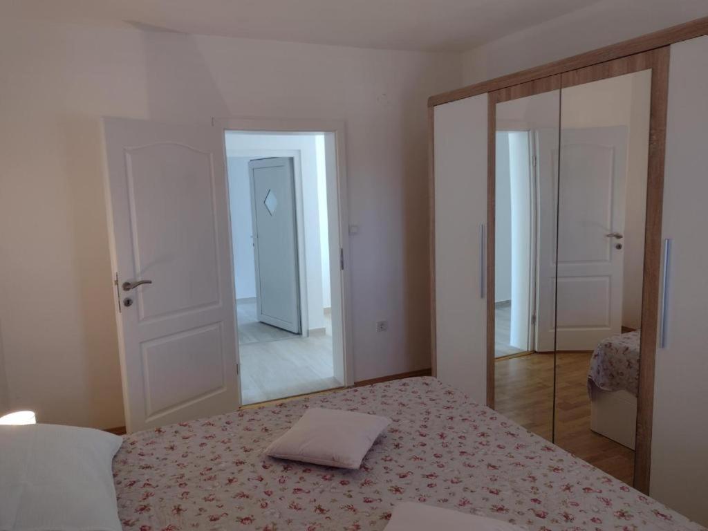Gordana Apartmani Ljubač Exterior foto